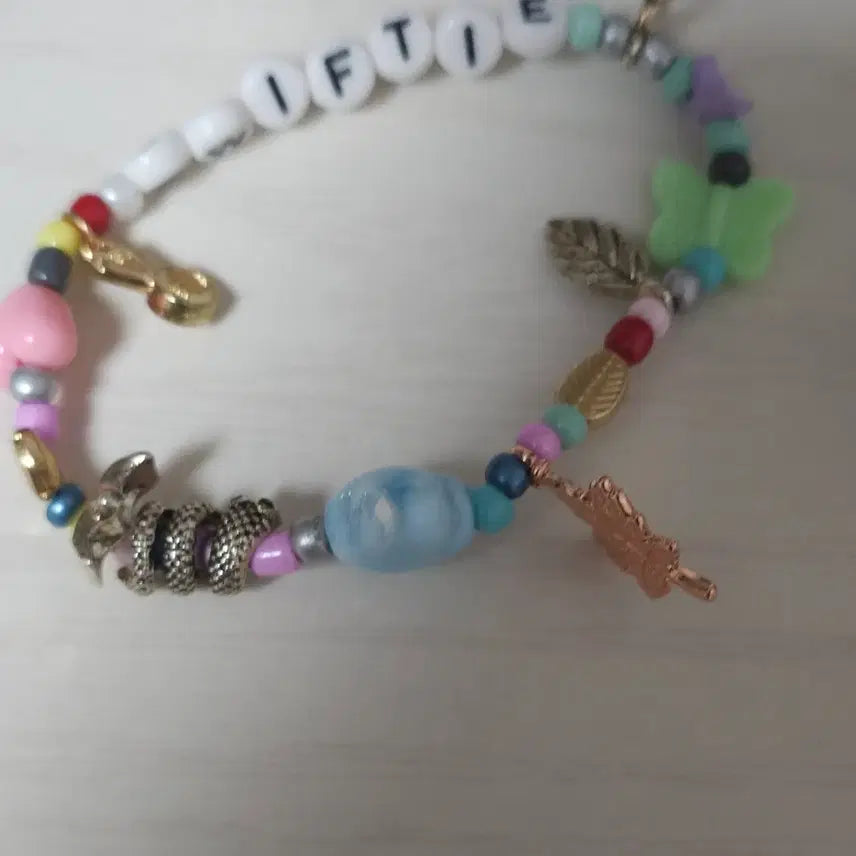 [BUNJANG] Taylor Swift Spotify Pop-Up Exhibition Keychain Bracelet Set / 테일러 스위프트 스포티파이 팝업 전시회 키링 팔찌