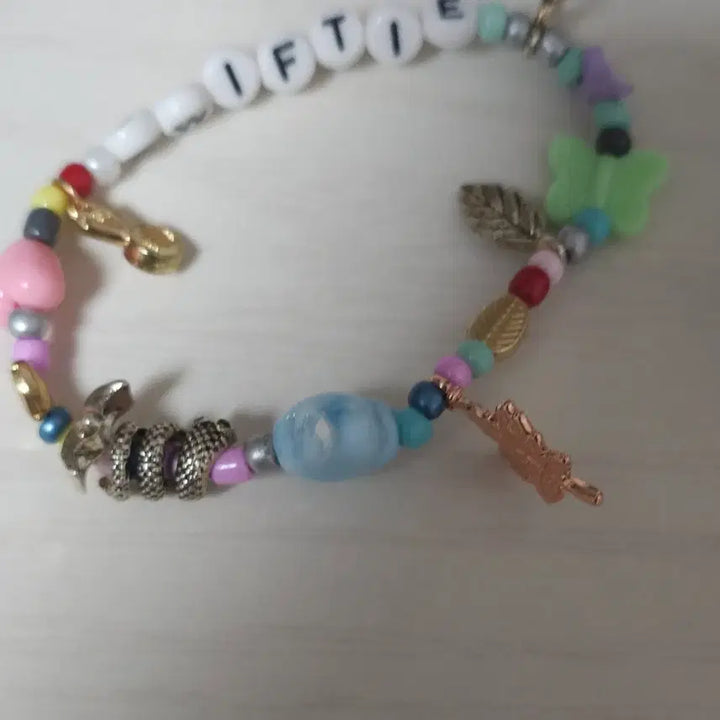 [BUNJANG] Taylor Swift Spotify Pop-Up Exhibition Keychain Bracelet Set / 테일러 스위프트 스포티파이 팝업 전시회 키링 팔찌