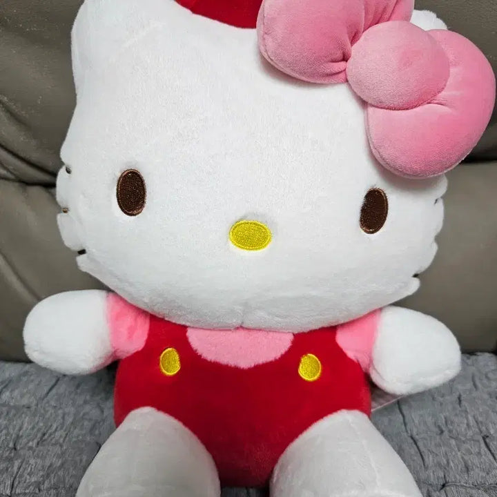 [BUNJANG] Hello Kitty Red Overalls Plush / 헬로키티 인형 빨간멜빵