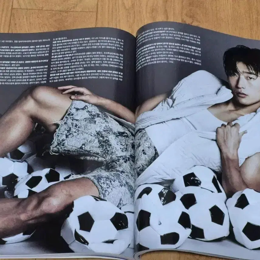 [BUNJANG] Vogue Korea March 2023 Issue featuring Cho Gue-sung / 보그 코리아 조규성 잡지