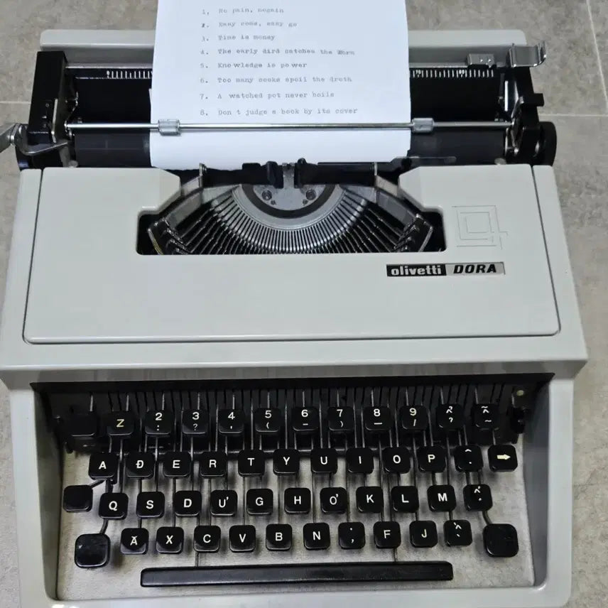 [BUNJANG] Olivetti English Typewriter / 올리베티 영문 타자기