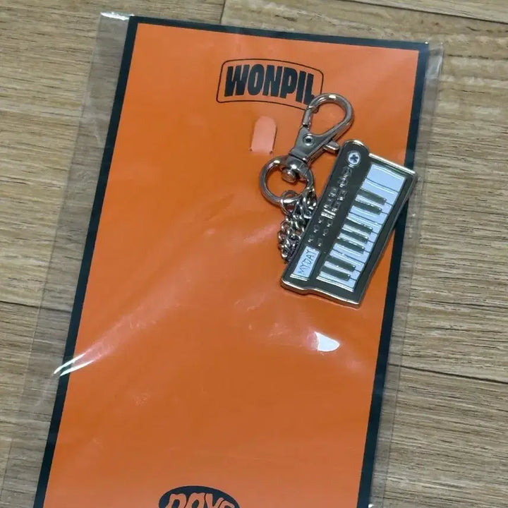 [BUNJANG] DAY6 Wonpil Keyboard Keychain / DAY6 원필 건반 키링