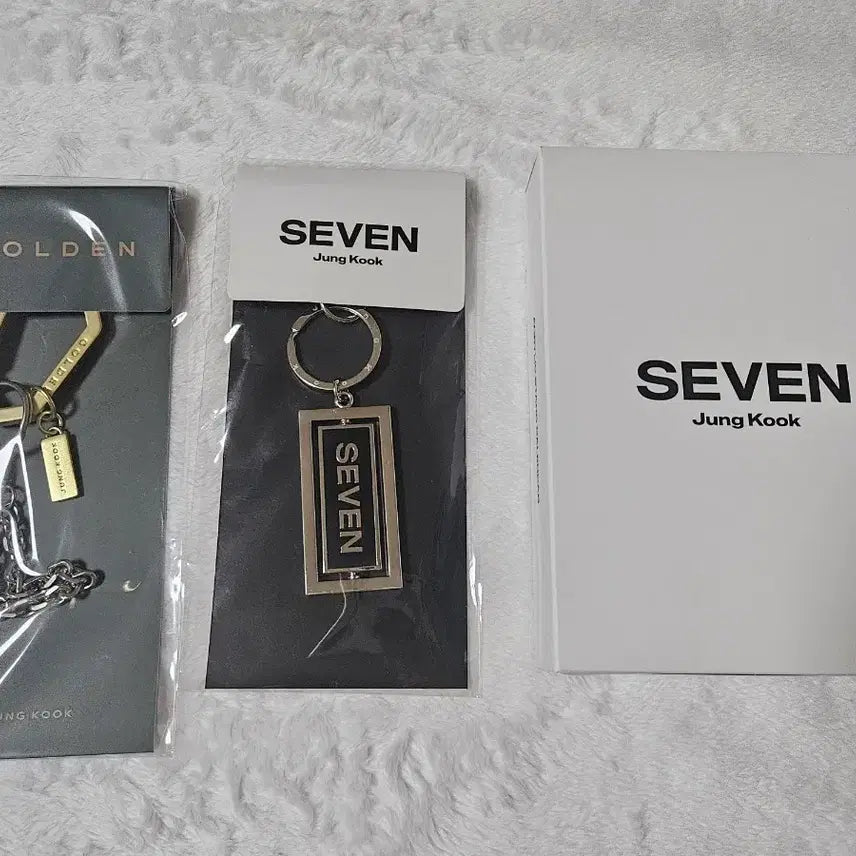 [BUNJANG] BTS Jungkook Golden Keyring + Seven Keyring + Seven Acrylic Calendar Bundle Set (Sealed) / 방탄 정국 골든키링+세븐키링+세븐아크릴달력 미개봉 원가보다 싸게 급처합니다