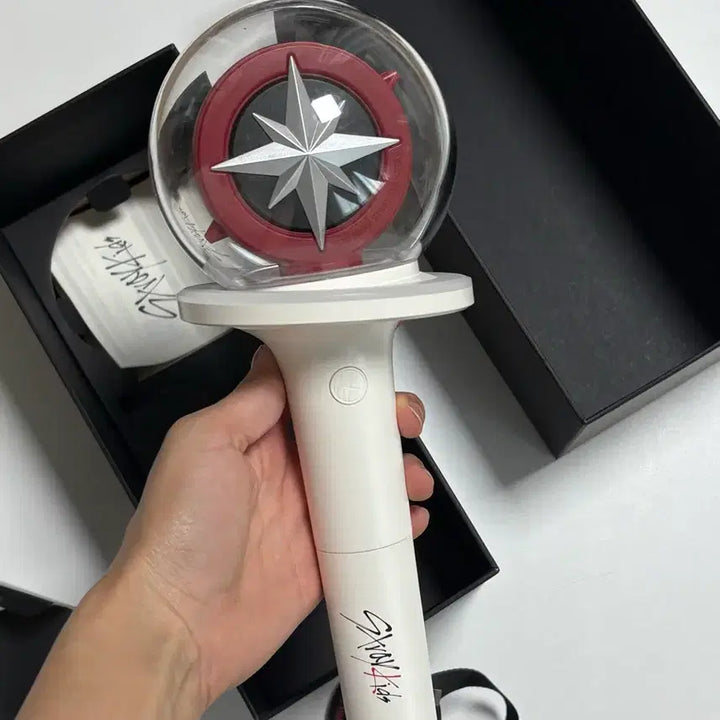 [BUNJANG] Stray Kids Official Light Stick Nachimbong Version 2 / 스키즈 스트레이키즈 응원봉 나침봉 ver.2