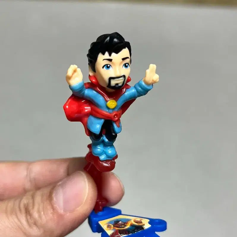 [BUNJANG] Kinder Joy Doctor Strange Figure / 킨더 마블 닥터 스트레인지 피규어