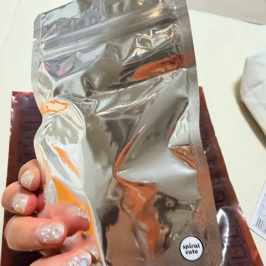 [BUNJANG] Chiikawa Q-pot Macaron Bag Charm Momonga (Squirrel) / 치이카와 Q-pot 마카롱 백 참 모몽가 미개봉