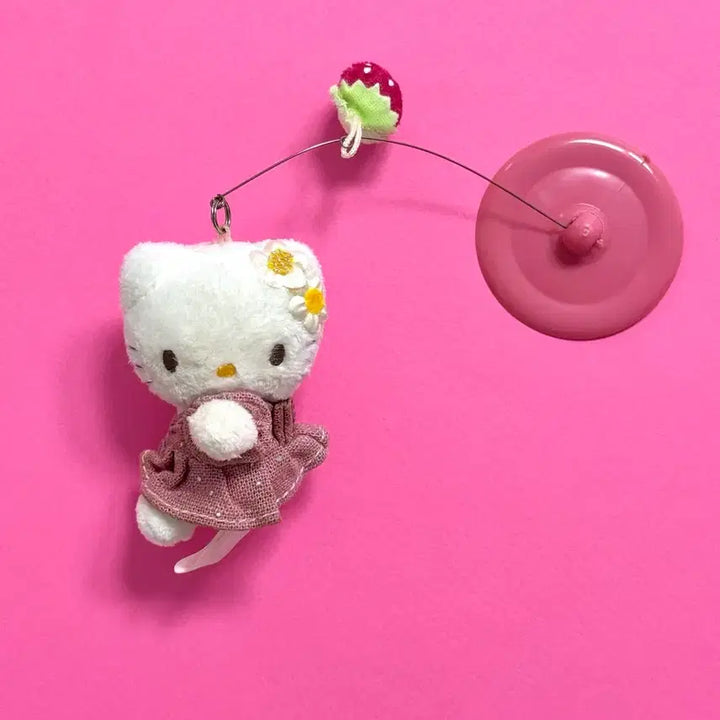 [BUNJANG] Classic Strawberry Kitty Dangling Plush / 고전 딸기 키티 달랑이 인형