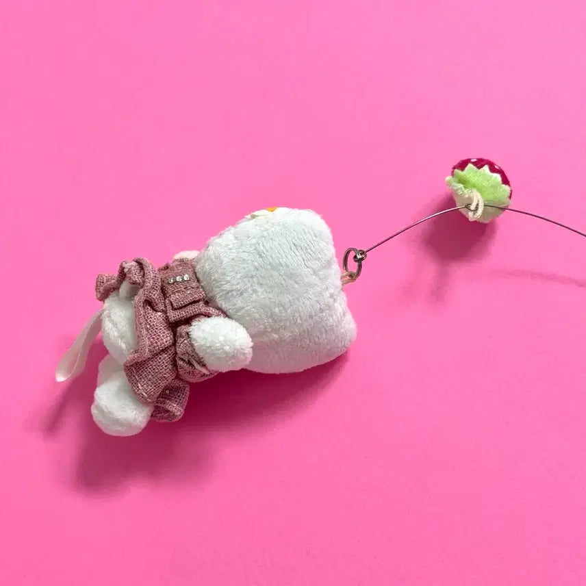 [BUNJANG] Classic Strawberry Kitty Dangling Plush / 고전 딸기 키티 달랑이 인형