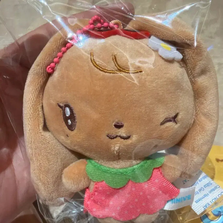 [BUNJANG] IVE MiniBr Tanning Cherry Wonyoung Plush Keychain / (바배) 아이브 미니브 태닝 체리 원영 플러시키링