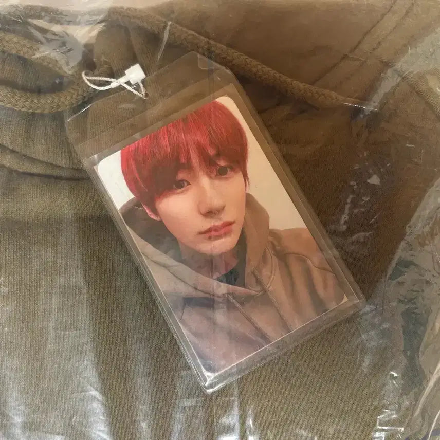 [BUNJANG] RIIZE Anton Hoody B Version Khaki Photocard Sealed / 라이즈 카키색 후드 B버전 앤톤(포카포함) 미개봉