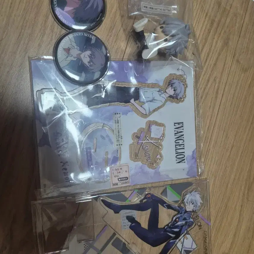 [BUNJANG] Evangelion Kaworu Nagisa Acrylic Stand, PetaDoll, and Can Badge Bundle Set / 에반게리온 카오루 아크릴, 페타돌, 캔뱃지 일괄