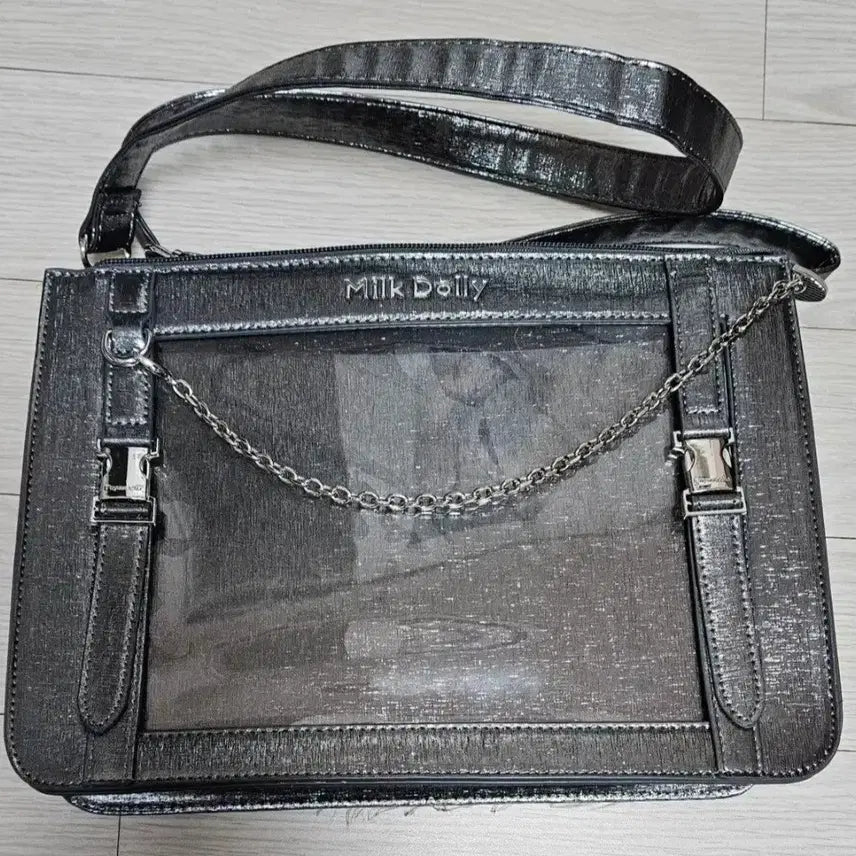 [BUNJANG] FuyuNeko Killer Itabag Large Badge Decor Transparent Crossbody Bag / 후유네코 킬러 이타백 대형 굿즈 캔뱃지 데코 투명가방 크로스백