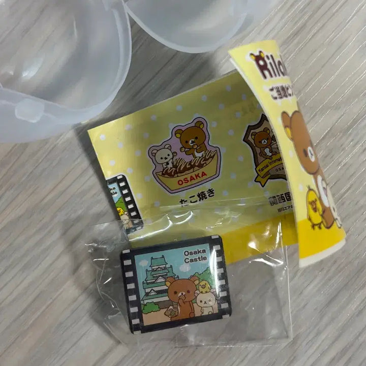 [BUNJANG] Rilakkuma Osaka Castle Gachapon Badge / 리락쿠마 오사카성 뱃지 가챠