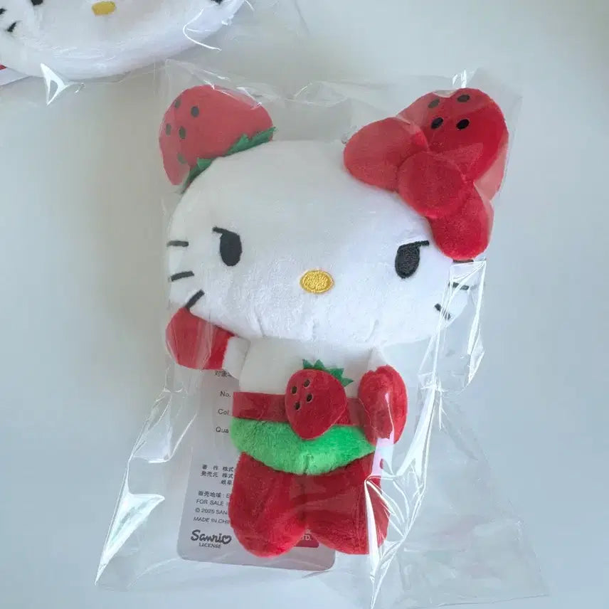 [BUNJANG] Hello Kitty Ichigo-man Mascot Keyring (Sealed) / 헬로키티 이치고맨 속눈썹 앵그리 마스코트 키링 미개봉 새상품