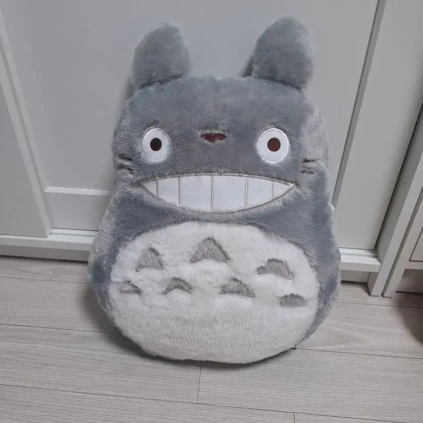 [BUNJANG] Studio Ghibli My Neighbor Totoro Large Totoro D-Cut Cushion / [지브리][이웃집토토로] 대토토로 다이컷 쿠션