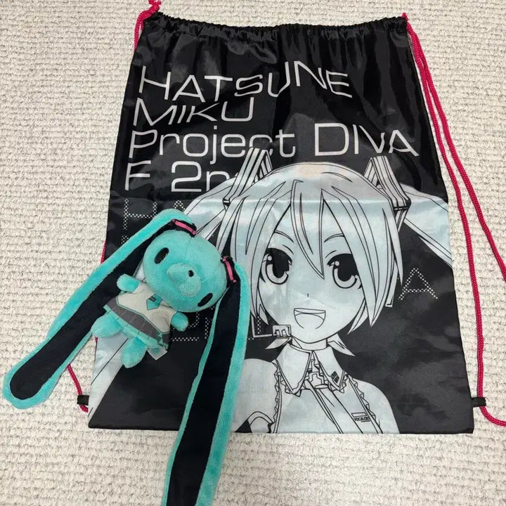 [BUNJANG] Hatsune Miku Rabbit Mascot Plush (Includes Project DIVA Bag) / 급처할인/고전 빈티지 하츠네미쿠 범용토끼 마스코트 인형 판매 (하츠네미쿠 짐색 포함)