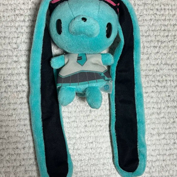 [BUNJANG] Hatsune Miku Rabbit Mascot Plush (Includes Project DIVA Bag) / 급처할인/고전 빈티지 하츠네미쿠 범용토끼 마스코트 인형 판매 (하츠네미쿠 짐색 포함)