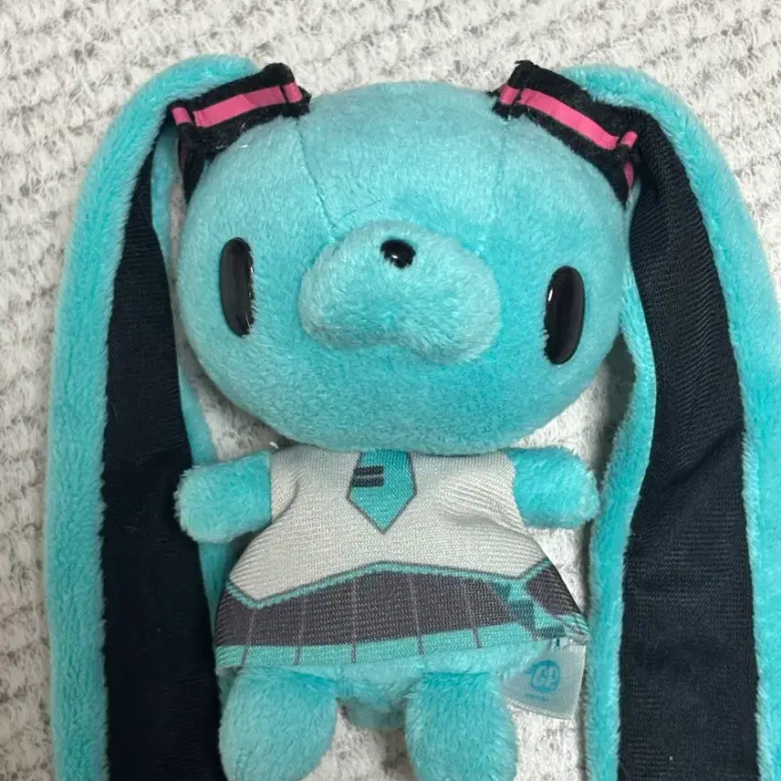 [BUNJANG] Hatsune Miku Rabbit Mascot Plush (Includes Project DIVA Bag) / 급처할인/고전 빈티지 하츠네미쿠 범용토끼 마스코트 인형 판매 (하츠네미쿠 짐색 포함)