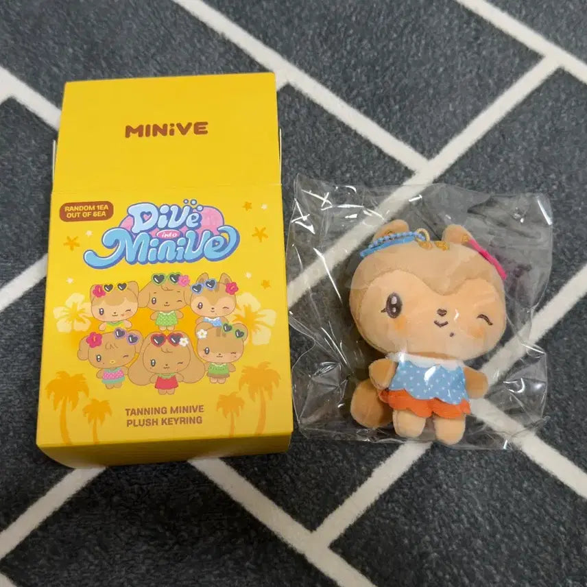 [BUNJANG] IVE MiniBev Dalri Tanning Doll Keyring / 아이브 미니브 달이 가을 팝업 랜덤 태닝 인형 키링 양도