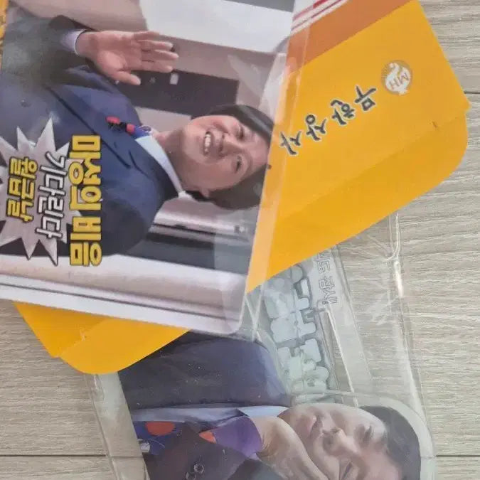 [BUNJANG] Sealed Jeong Gwanjang Acrylic Stand + Card Sticker / 미개봉 정과장 아크릴+카드스티커