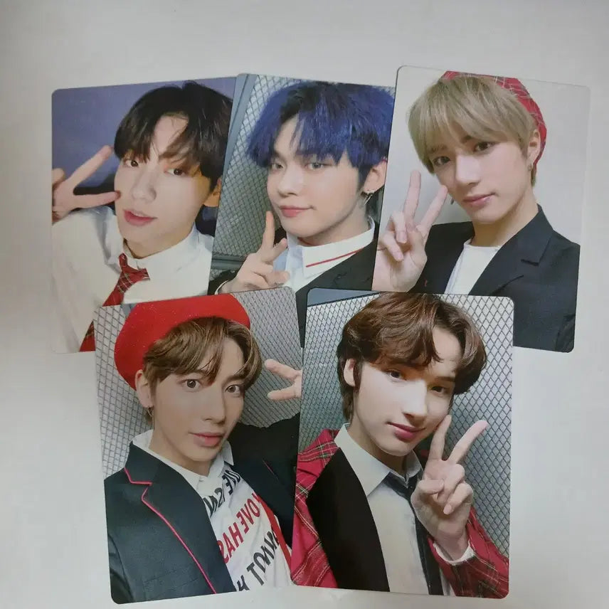 [BUNJANG] TXT Tomorrow x Together Support Light Stick Version 1 Photocard Bundle Set / 투모로우바이투게더 응원봉 ver 1 포카 일괄 판매