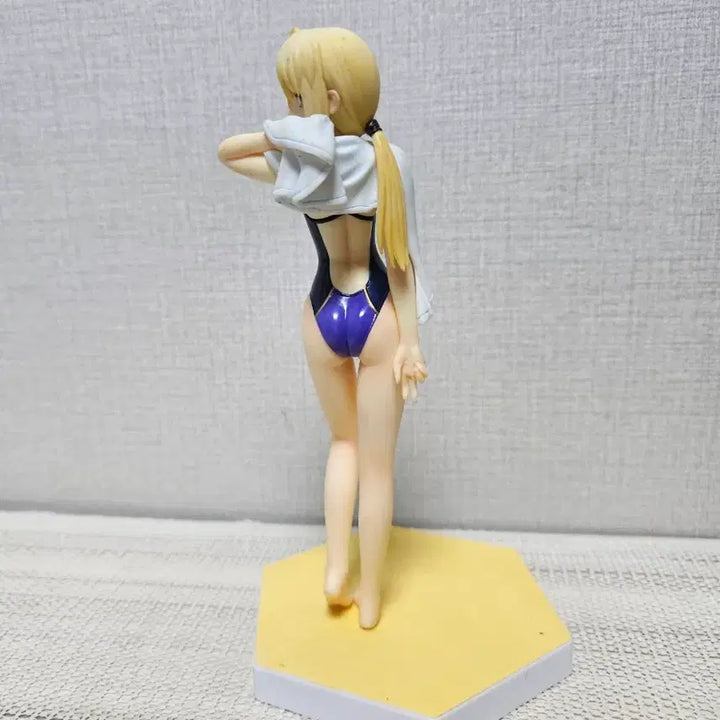 [BUNJANG] Fate/Zero Saber Beach Queens Figure / 비치퀸즈 페이트 제로 세이버