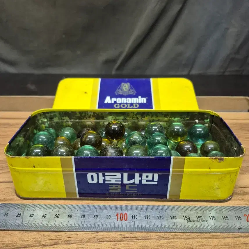 [BUNJANG] 1995 Aronamin Gold Tin Case with 50 Beads Bundle Set / 1995년 아로나민 골드 철케이스와 구슬50개 일괄
