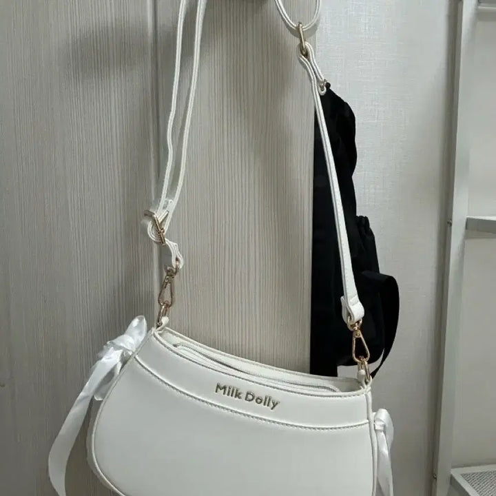 [BUNJANG] Fuyuneko Ita Bag White / 후유네코 이타백 화이트