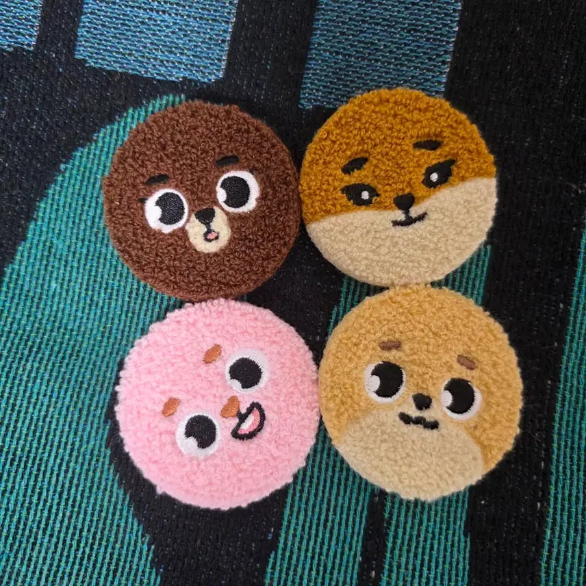 [BUNJANG] DAY6 Dennymals Bundle Set Brooch / 데이식스 데니멀즈 부클뱃지 세트[일괄]