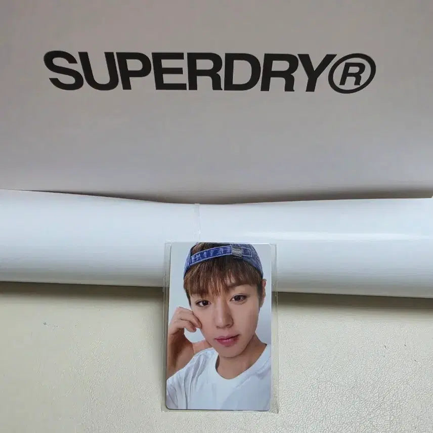 [BUNJANG] Park Jihoon Superdry Photocard &amp; Bromide Set (Sealed) / 박지훈 슈퍼드라이 포토카드+브로마이드 (미개봉)