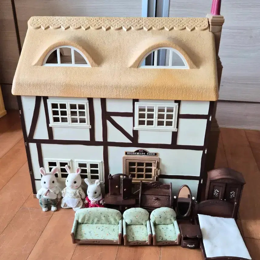 [BUNJANG] Sylvanian Families Highfield Farm House with Rabbit Family and Vintage Furniture / 실바니안 페밀리 하이필드팜 하우스 토끼가족 빈티지가구