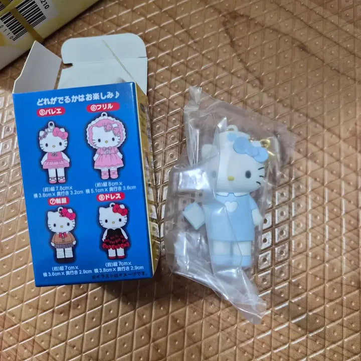 [BUNJANG] Hello Kitty Gacha Figure Bundle Set (5 pcs) / 헬로키티 피규어.가챠 5개일괄 미사용