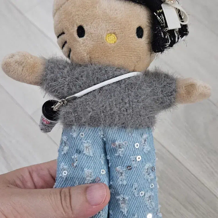 [BUNJANG] Hello Kitty Denim Doll Keychain / 키티 청바지 인형 키링