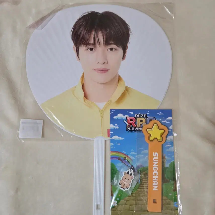 [BUNJANG] RIIZE Sungchan Japanese RPG Game Fanmeeting MD Uchiwa + Uchiwa Clip / 라이즈 성찬 일본 RPG 게임 팬미팅 MD 우치와 + 우치와 클립 (우락밤)