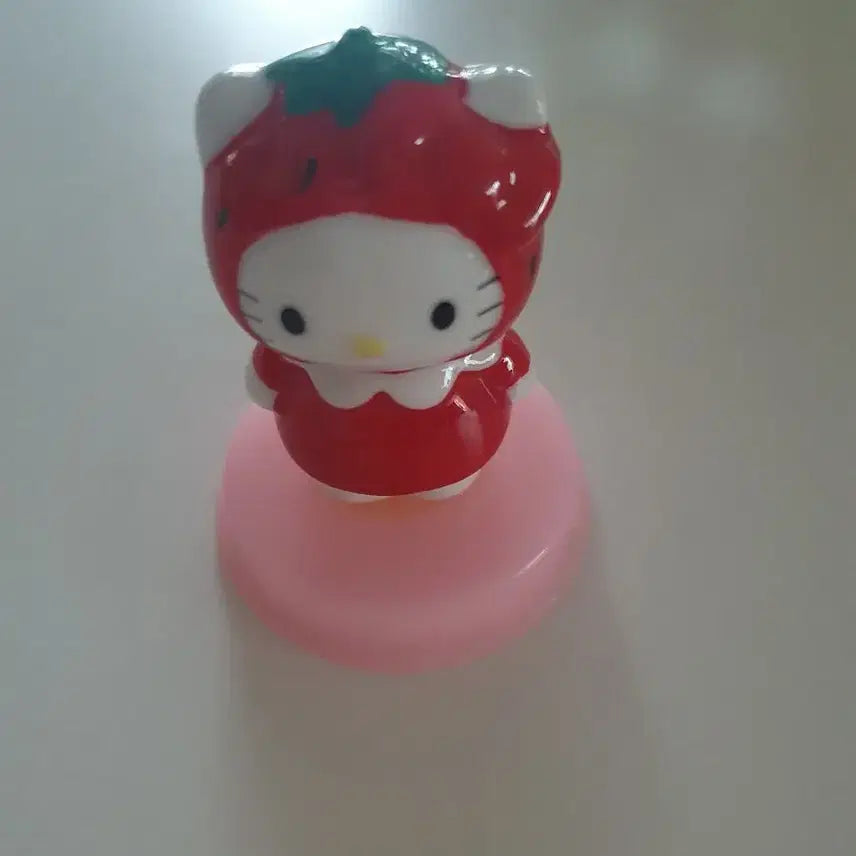 [BUNJANG] Vintage Hello Kitty Ceramic Strawberry Figure / 고전 헬로키티 도기 딸기 피규어
