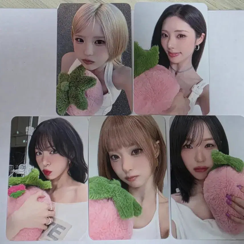 [BUNJANG] fromis_9 2nd Album Glow ME First Music Pre-order POB Strawberry Ver. Photocard Set (5 types, Bundle Set) / 프로미스나인 2집 Glow ME 퍼스트뮤직 프리오더 특전 딸기ver 포토카드 5종 일괄