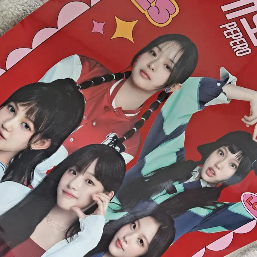 [BUNJANG] NewJeans Pepero Poster (Unused) / 뉴진스 빼빼로 포스터 미사용