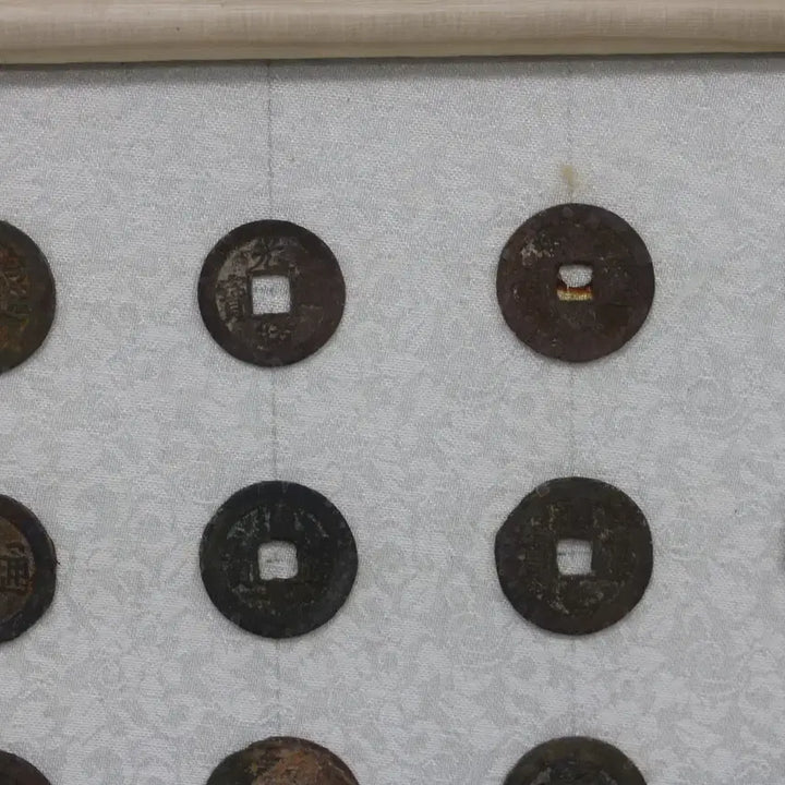 [BUNJANG] Framed Collection of Various Old Coins / [진품] 각종 엽전들을 나열하여 만든 액자