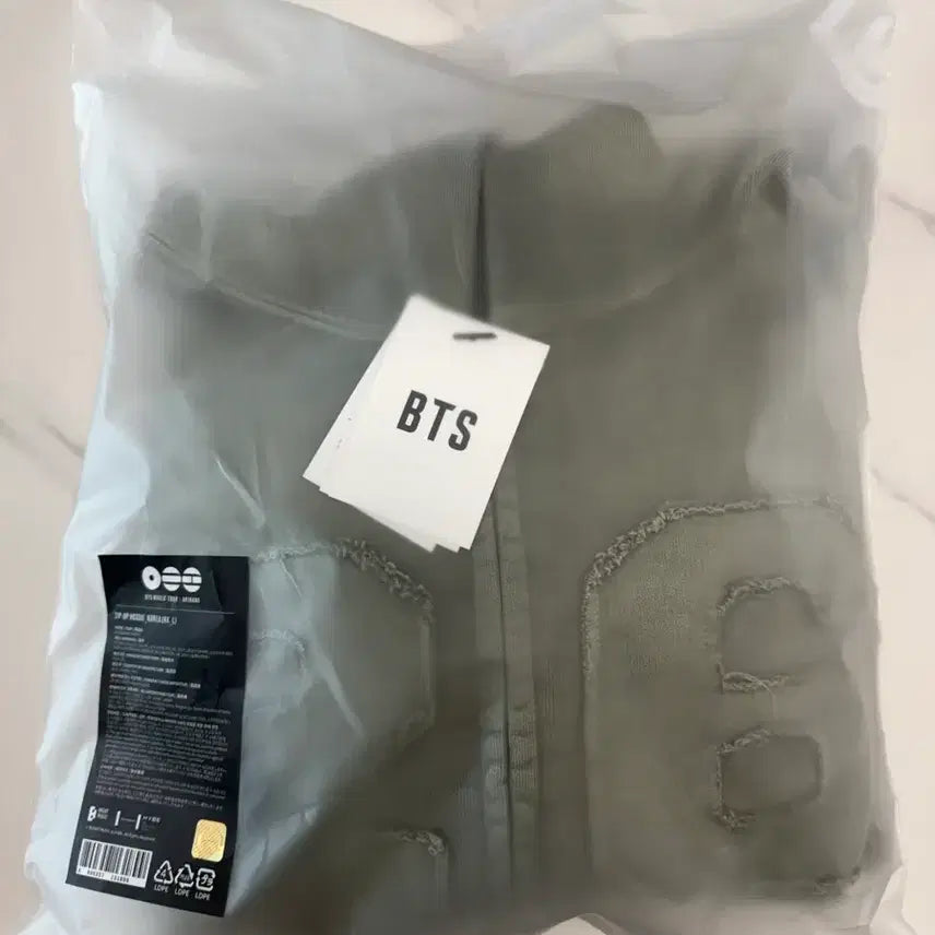 [BUNJANG] BTS World Tour Arirang Goyang Busan Zip-Up Hoodie L (Sealed) / (미개봉 현물) BTS 방탄소년단 월드투어 아리랑 고양 부산 집업 후드 후디 L