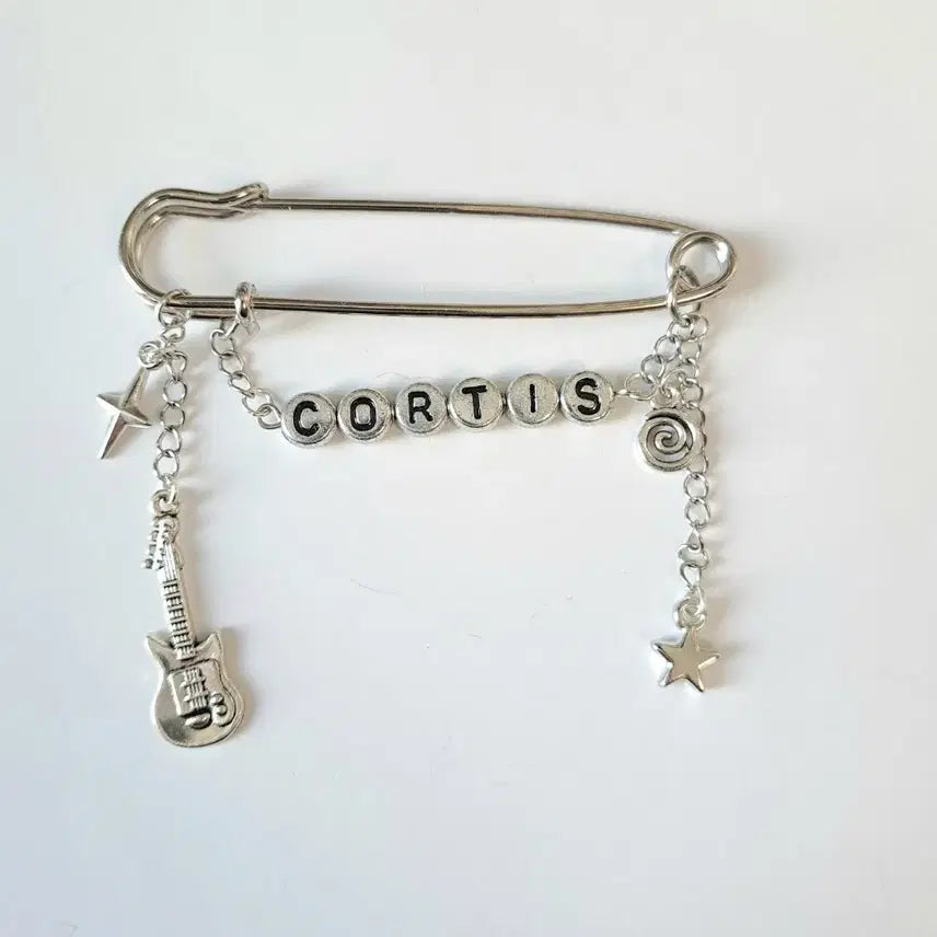[BUNJANG] Cortis Initial Badge with Guitar and Star Charms / 코르티스 이니셜 뱃지입니다