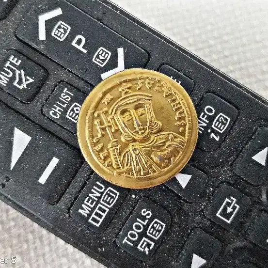 [BUNJANG] Ancient Roman Cross Knight Figure Gold Coin Replica / 고대 로마 십자가 기사상  금화 1점