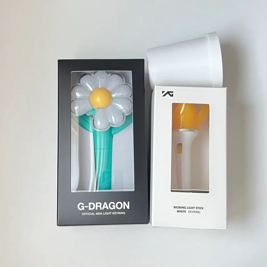 [BUNJANG] G-Dragon Daisy Keyring &amp; BIGBANG Mini Bang Bong Keyring Bundle Set / 지드래곤 데이지 키링 &amp; 빅뱅 미니 뱅봉 키링 일괄 판매합니다.