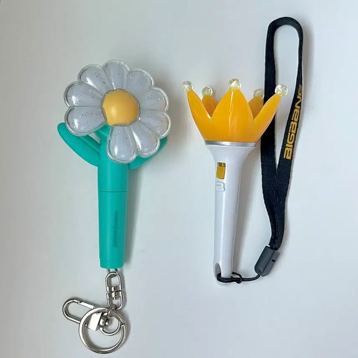 [BUNJANG] G-Dragon Daisy Keyring &amp; BIGBANG Mini Bang Bong Keyring Bundle Set / 지드래곤 데이지 키링 &amp; 빅뱅 미니 뱅봉 키링 일괄 판매합니다.