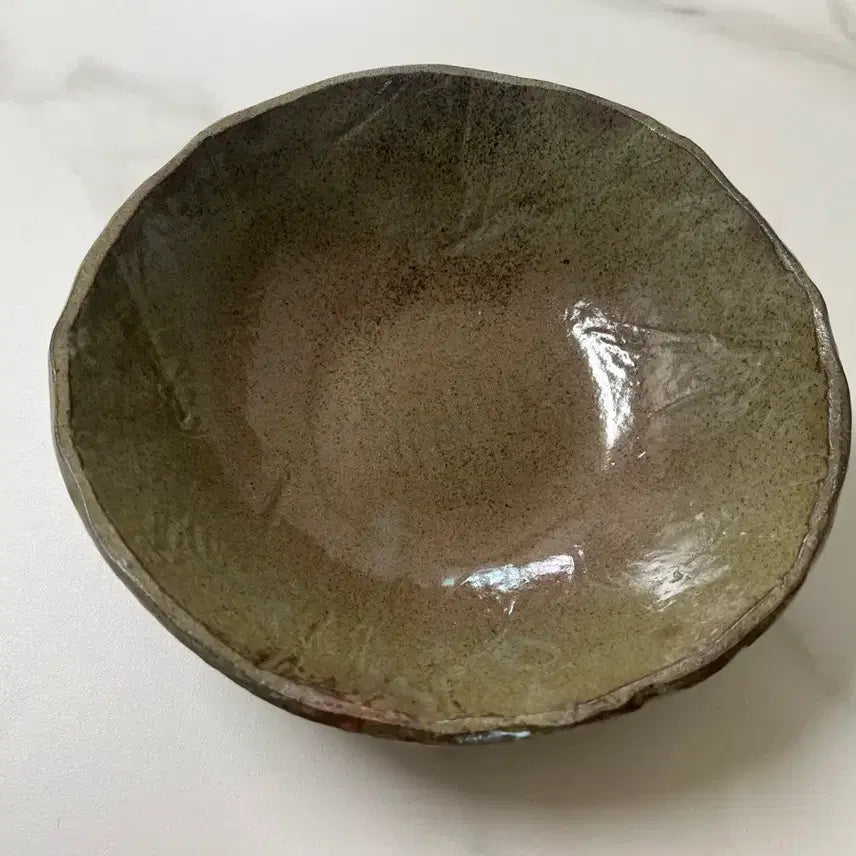 [BUNJANG] Handmade Dark Brown Ceramic Bowl (22cm Diameter) / [새상품] 수제 도자기 오목 그릇 (지름 22cm, 높이 5cm)