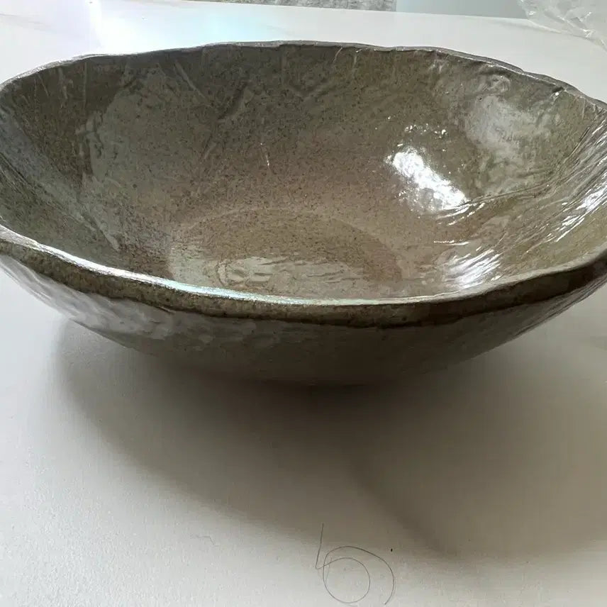 [BUNJANG] Handmade Dark Brown Ceramic Bowl (22cm Diameter) / [새상품] 수제 도자기 오목 그릇 (지름 22cm, 높이 5cm)