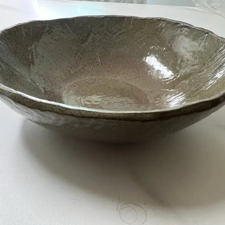 [BUNJANG] Handmade Dark Brown Ceramic Bowl (22cm Diameter) / [새상품] 수제 도자기 오목 그릇 (지름 22cm, 높이 5cm)