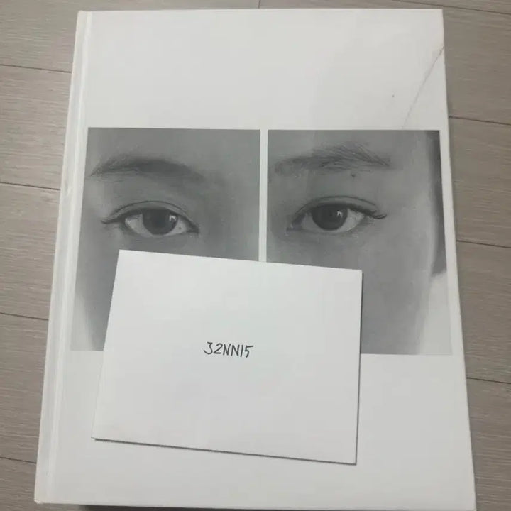 [BUNJANG] Jennie Exhibition Limited Edition Photobook / 제니 전시회 한정판 포토북 50번대