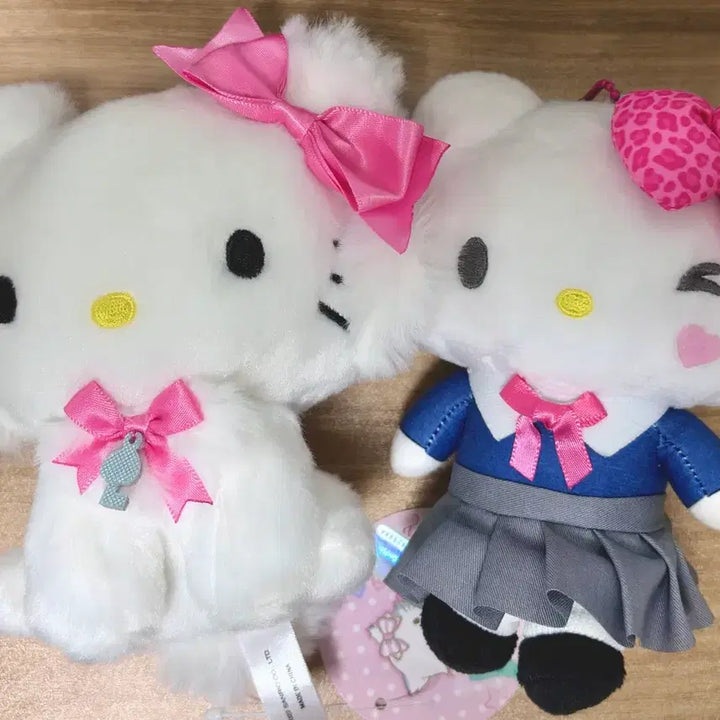 [BUNJANG] Hello Kitty School Uniform Gal Pouch Doll &amp; Charmmy Kitty Doll Bundle Set / (일괄) 정품 헬로키티 교복 갸루 파우치 인형, 챠미키티 인형