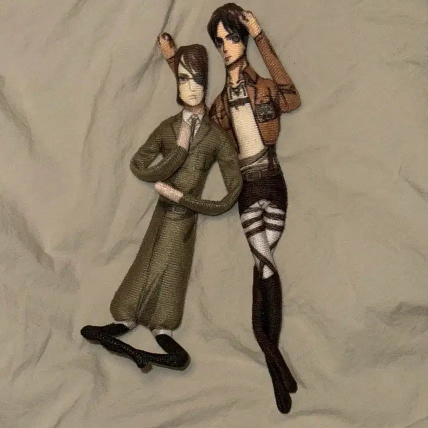 [BUNJANG] Attack on Titan Eren Yeager &amp; Hange Felt Ball-Jointed Dolls Bundle Set / [일괄] 진격의거인 철사인형 에렌예거/한지 구체관절인형 펠트 인형 쿠지 뽑기 진격거 피규어