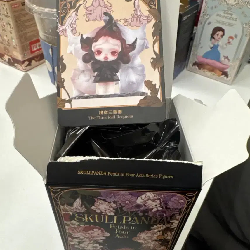 [BUNJANG] Pop Mart Skullpanda The Threefold Requiem: Act IV of the Petals / 팝마트 [스컬판다 꽃잎의 4막] The Threefold Requiem